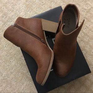 Naturalizer Womens Holt Faux Leather Ankle Booties